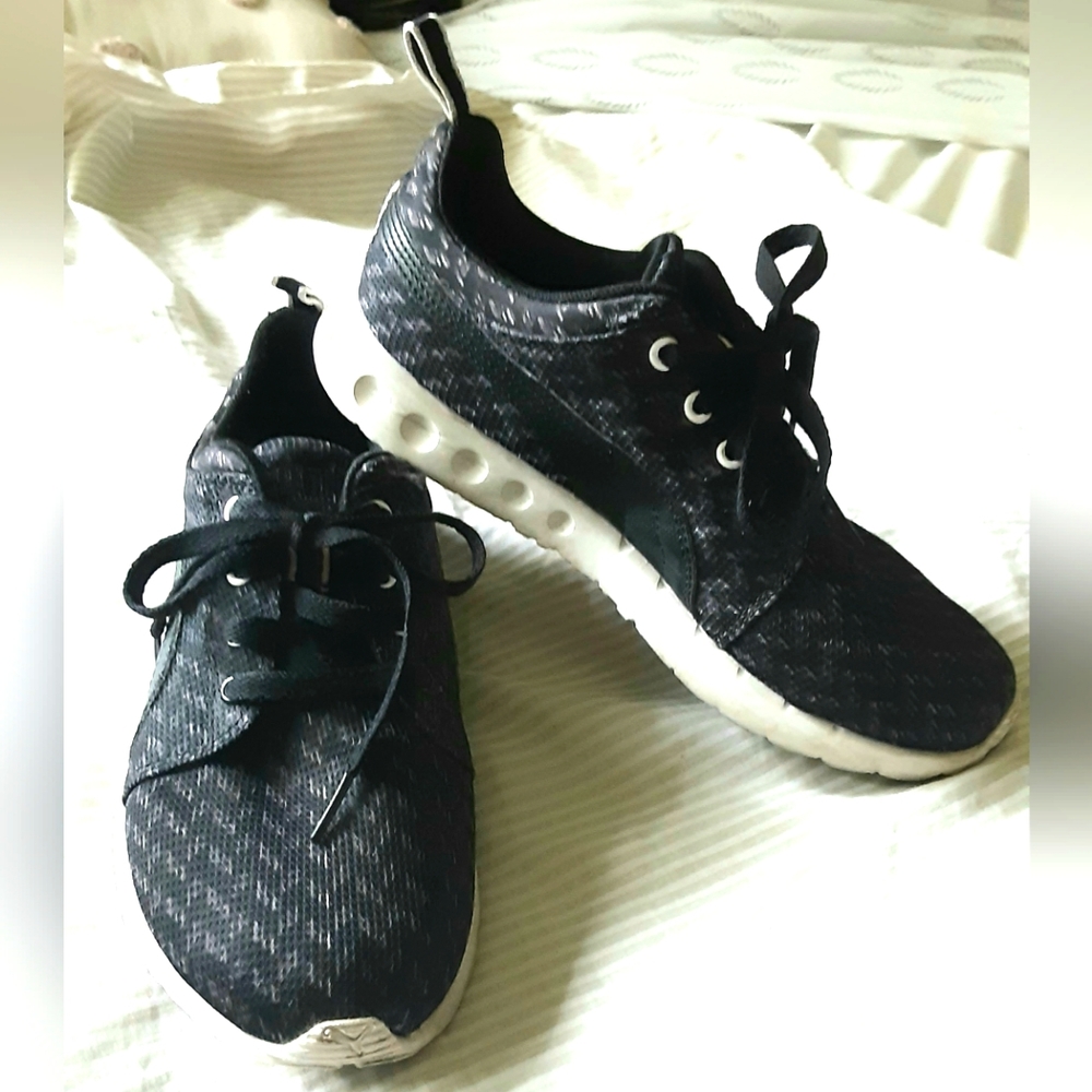 Puma EcoOrtholite black sneakers